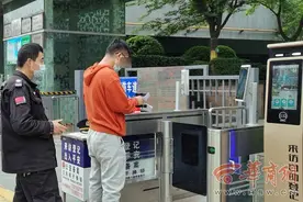 西安华城国际小区启用人脸识别后门禁卡作废 业主：不要一刀切图片