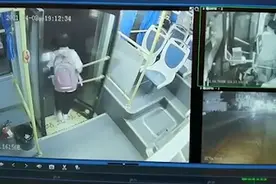 后怕！女学生下公交被夹住遭拖行，监控曝光图片
