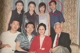 《还珠格格》23年珍贵合影曝光 青涩模样难掩高颜值美貌图片