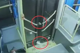 乘客下车时手脚被夹住拖行20多秒，广东惠州一公汽司机被停职图片