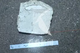 狗血！42岁已婚女子砸情人奔驰车 称怀疑对方出轨图片