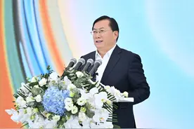 联影武汉总部基地今日开园，华中科学生态城项目配套工程开工！王忠林程用文调研项目建设情况图片