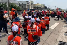 大甲妈祖起驾绕境，罢免陈柏惟团队跪求“为民除害虫”图片