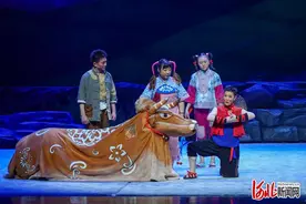 “王二小”圈粉！儿童京剧《少年英雄·王二小》首演收获众多小戏迷图片