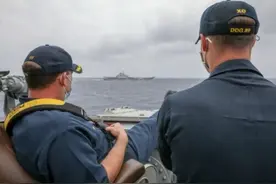 航母辽宁舰和美舰碰面了图片