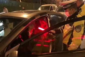 徐州女子酒驾被查：“我就是奔着你们来的！”图片
