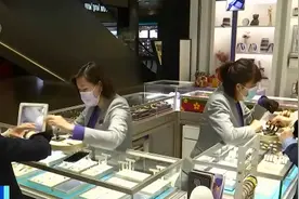 金价大跌20%！黄金卖爆了！买个金项链能便宜这些钱图片