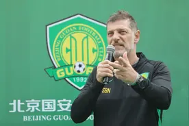 国安将士时隔497天再与球迷见面，巴坎布仍是宠儿图片