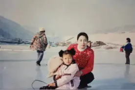 孙怡晒妈妈年轻时期旧照 气质优雅图片