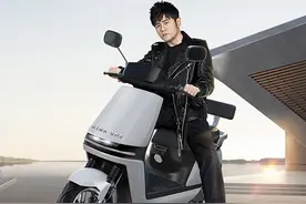 一次充电续航超150公里！爱玛A500发布，拥抱造车时代图片