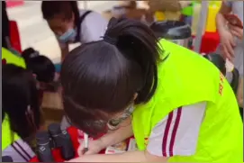 员村街坊慈善掀热潮，学生齐撑公益来义卖图片