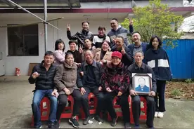 岳阳男子7岁跟母亲走散，60年后终于回家！年迈的舅妈还记得“他脸上有个疤”图片