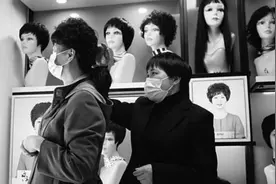 肿瘤医院门口的假发店：让患者看到自己曾经美丽的样子图片