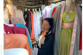 因为喜欢汉服，她一头扎进东莞古村里，还把汉服带到校园图片