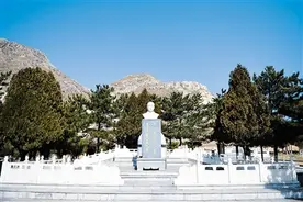 贾力更：英雄逝去 浩气长存图片