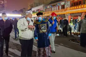 凌晨3点北京鬼市，天亮就消失，2大规矩：看货不问价，照货不照人图片