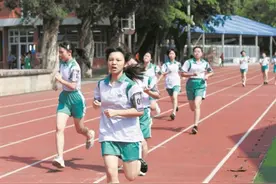 广州中考体育今天开考 三大球首入中考图片