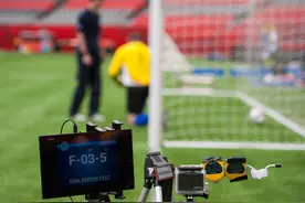 国际足联重大越位规则改变，今年将在中国足球联赛率先试行图片