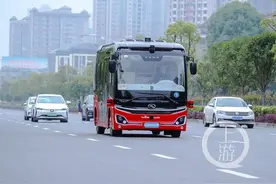 重大突破！全国首个自动驾驶公交车今日在永川投入运营图片