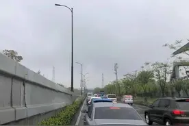 “今天一群人被坑了！”杭州女司机吓出一身冷汗，玛莎拉蒂、奔驰全傻眼：同一地点，无一例外……图片