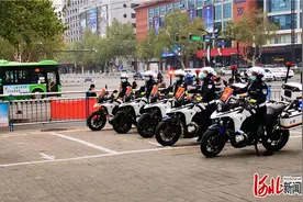 飒！河北邢台首支女骑警机动中队亮相图片