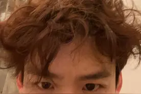 自来卷的烦恼！白敬亭吐槽头发乱糟糟：每一根都有自己的想法图片