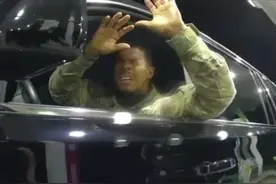 美国弗州一警察涉嫌对少数族裔军官暴力执法被解雇图片