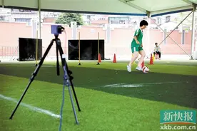 足球成最热选考项目 排球篮球“少人问津”图片