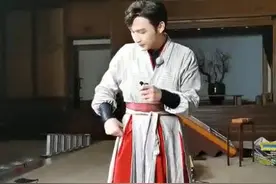 张彬彬肩宽47腿长106 九头身神仙比例惹人羡图片