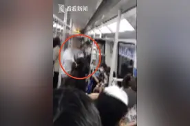 事发八号线！无人让座，老伯坐到女乘客腿上…图片