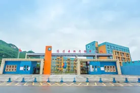 四川筠连一小学教师被曝猥亵学生 警方：嫌疑人已被刑事拘留图片
