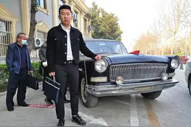 许中政和他收藏的老爷车图片