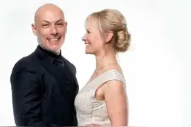 德甲女裁判和光头名哨韦伯结婚了！曾怒甩瓜迪奥拉的“咸猪手”图片