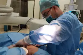 高速上，汹涌便意完全控制不住……这样尴尬的生活，她过了30多年图片