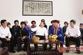 “东甫劳”来到花康屯图片