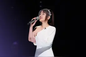 看了自己在“姐姐2”里的表现 杨钰莹：我也笑自己，讲话文绉绉图片