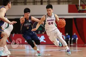 吉伦沃特42分11板 山东男篮胜南京同曦图片
