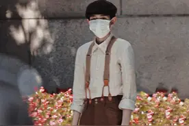 王源《1921》报童造型展纸片人身材 角色引猜测图片