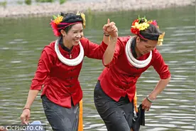 浙江仙居：傣族泼水节 泼水享祝福图片