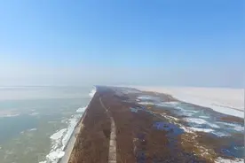68秒｜中俄界湖兴凯湖开湖了！冰排涌动向春天致意图片