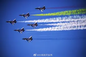 “空中猛龙”歼10美图来袭，请查收图片
