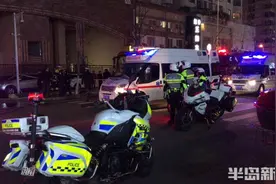 青岛一居民楼起火，目击者称有伤员被救护车拉走图片