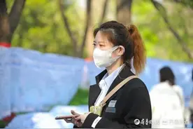 三月三千佛山相亲会未开始，美女提前来寻缘图片