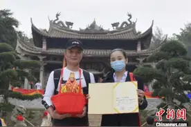 湄洲岛迎来首位后疫情时期迎请分灵妈祖的台胞图片