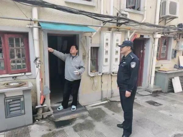八旬老人因故无法落户 徐汇民警及时帮助解决难题