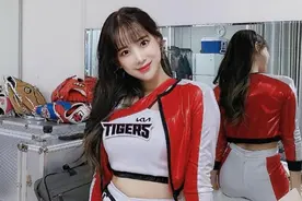 韩国著名啦啦队女郎金韩娜SNS发照秀出众美貌图片
