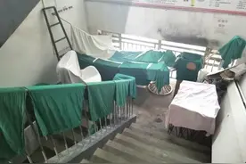 21岁女子整形后突然陷入昏迷，探访涉事医疗机构发现手术服竟晾晒在楼道图片