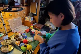 视频丨毛线钩钩针织出三星堆文物 这对母女手真巧图片