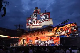 2天吸引5万余观众，WWE摔跤狂热大赛再探疫情下体育大秀模式图片