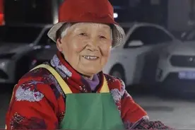 文化时评｜当卖菜馍的老太太成了“网红”，不打扰才是最大的尊重图片